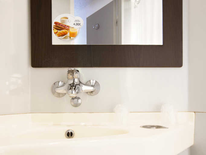 Bathroom, Premiere Classe Ales, Gard