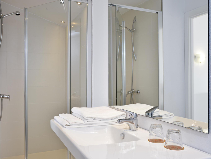 Bathroom, Sol Cala d'Or Apartamentos, Baleares
