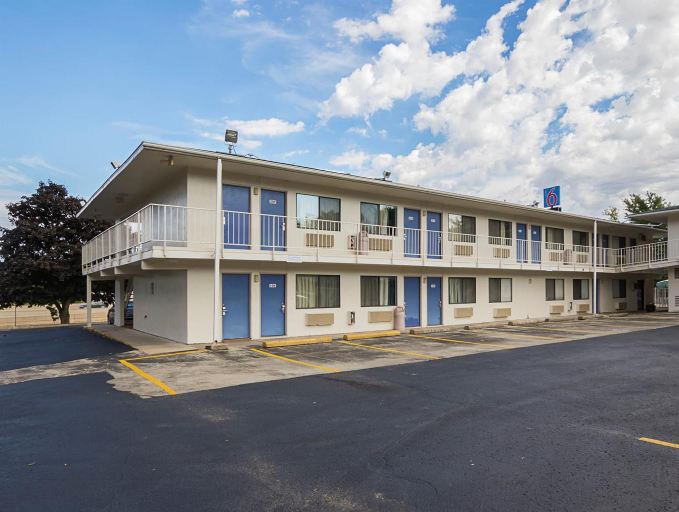 Exterior & Views 1, Motel 6-Rochester, MN, Olmsted
