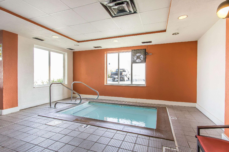 Bathroom 5, Comfort Suites Richmond, Madison