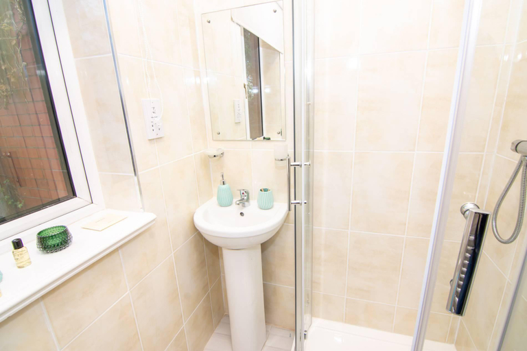 Bathroom 4, Trivelles Park Hotel, Lancashire