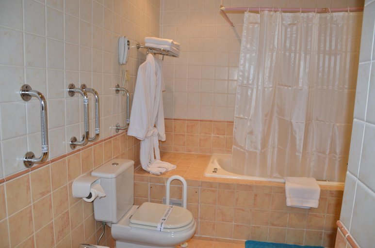 Bathroom 5, Gulf Pearl Hotel, Manama