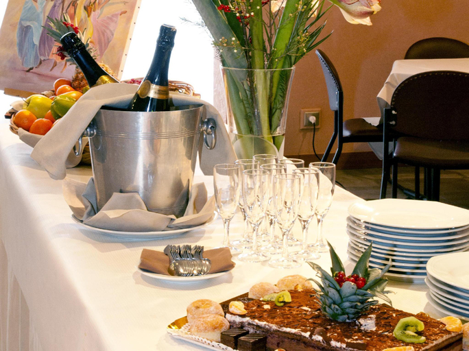 Food & Drinks 4, Hotel Logis de Lyon Est, Ain