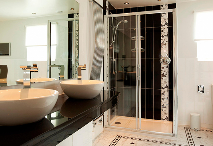 Bathroom 5, Seckford Hall Hotel & Restaurant, Suffolk