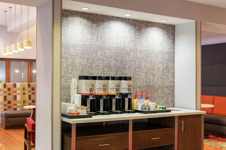 Food & Drinks 3, Hampton Inn & Suites Marshalltown, Marshall