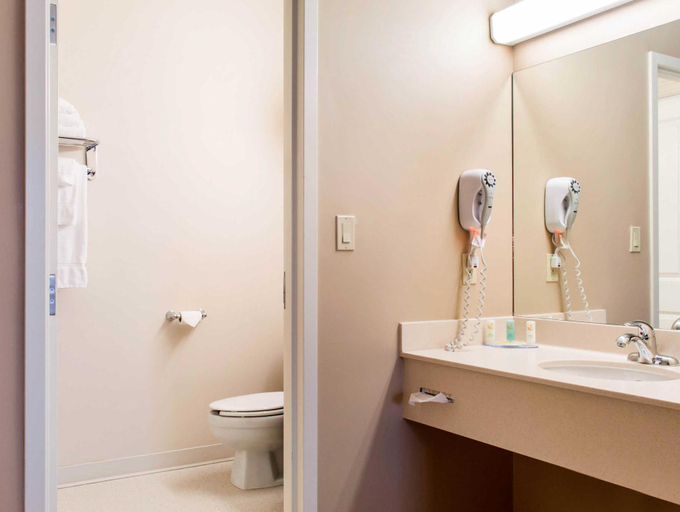 Bathroom 4, Comfort Inn Birmingham - Irondale, Jefferson