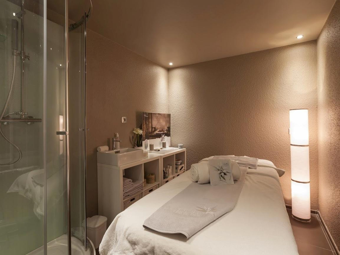 Bedroom 3, Hotel Royal Ours Blanc, Isère