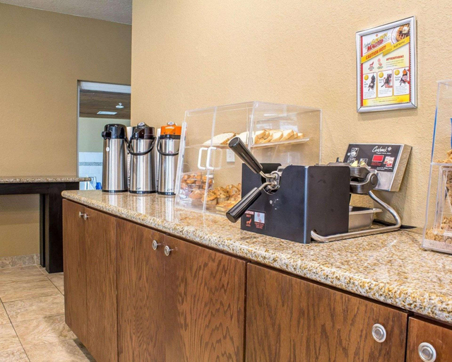 Food & Drinks 5, Rodeway Inn & Suites near Okoboji Lake, Dickinson
