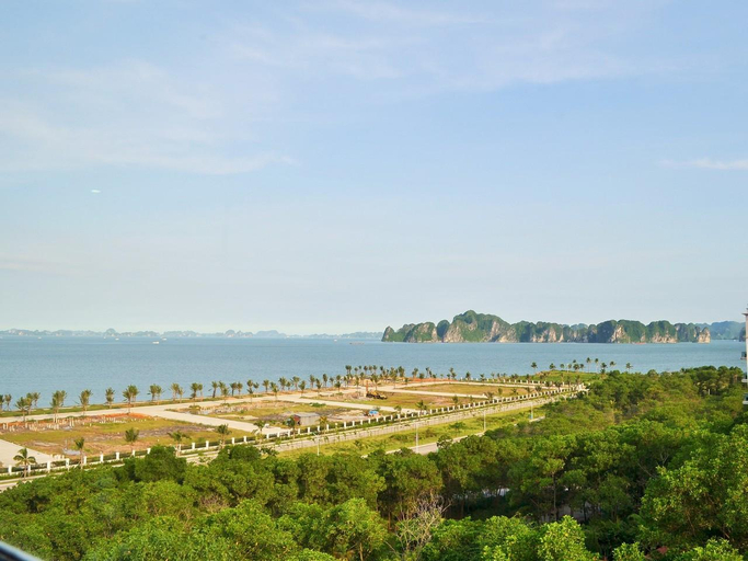 Others, Hidden Charm Hotel, Hạ Long