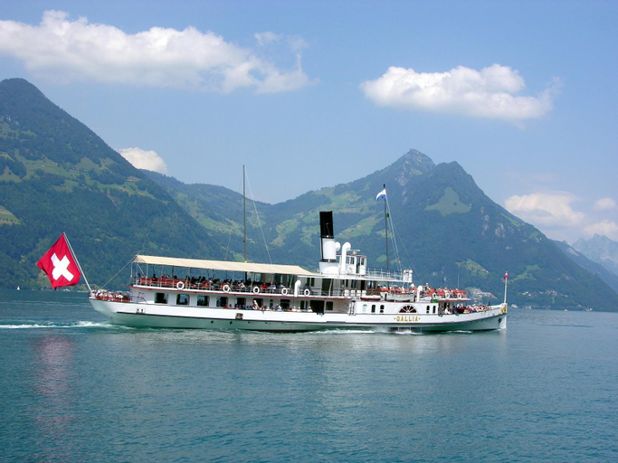 Exterior & Views 20