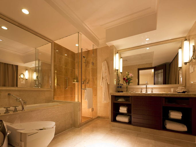 Bathroom, Ramada Plaza by Optics Valley Hotel Wuhan Wuchang, Wuhan