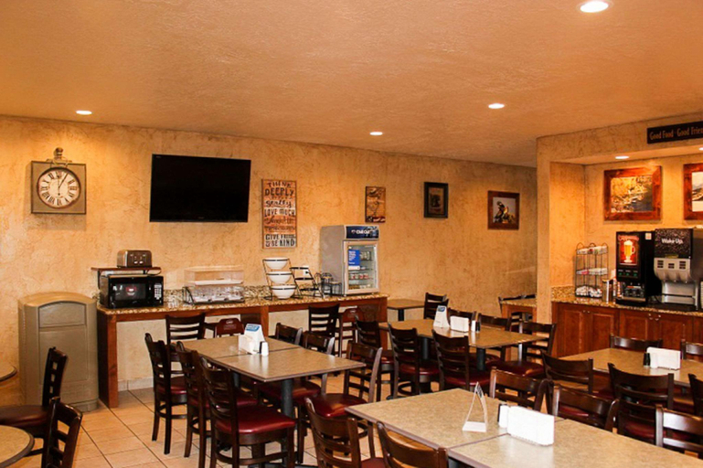 Food & Drinks 5, Comfort Inn Richfield I-70, Sevier
