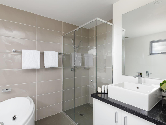 Bathroom 3, Rydges Mount Panorama Bathurst, Bathurst Regional - Pt A