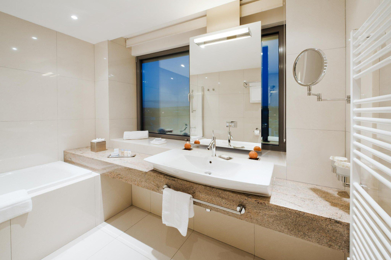 Bathroom 4, DoubleTree by Hilton Kosice, Košice I