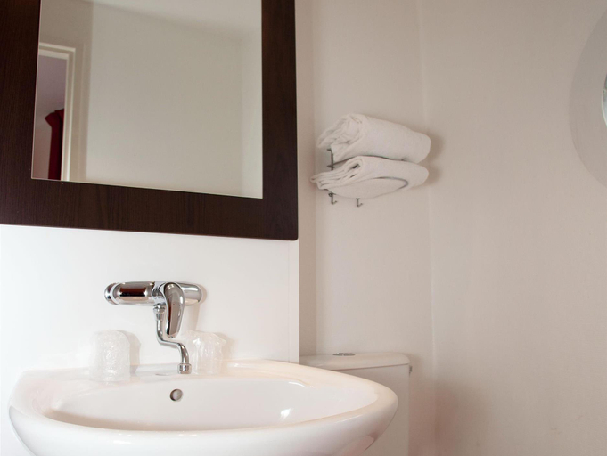 Bathroom 3, hotelF1 Cergy, Val-d'Oise