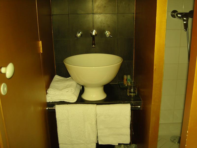 Bathroom 4, Windsor Home Paris, Paris