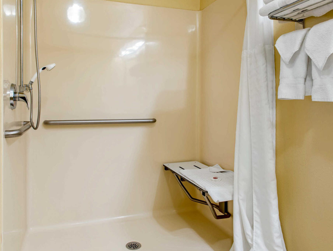 Bathroom 3, Quality Inn Jacksonville near I-72, Morgan