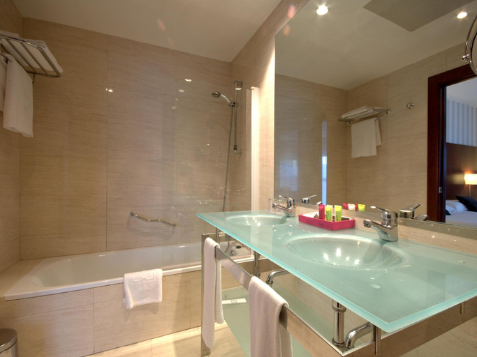 Bathroom 4, Hotel Zenit Coruna, A Coruña