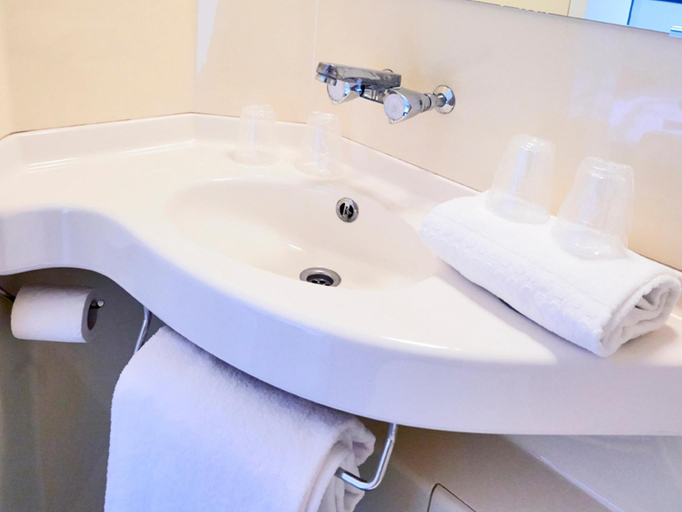 Bathroom 5, Premiere Classe Belfort, Territoire de Belfort