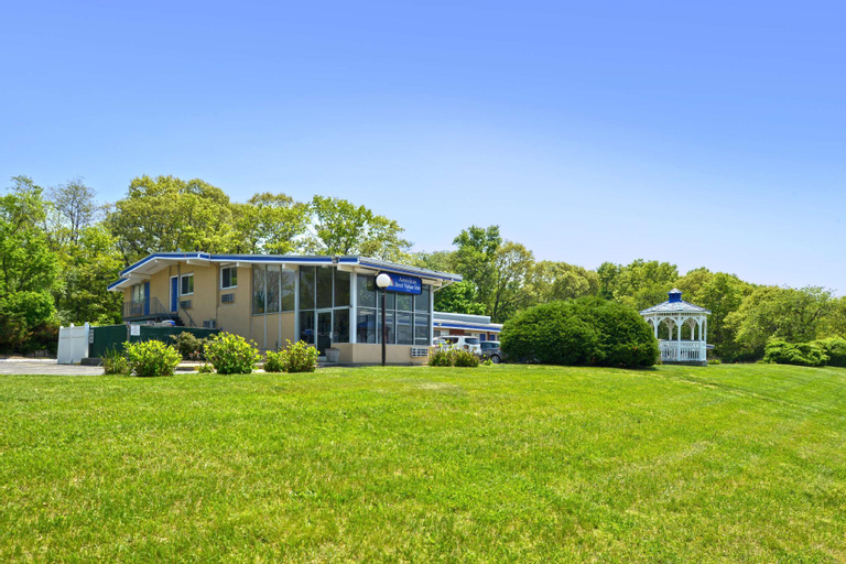 Americas Best Value Inn Smithtown Long Island, Suffolk