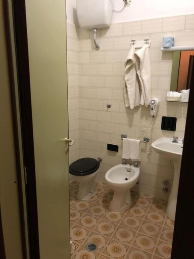 Bathroom 5, Hotel Peschici, Foggia