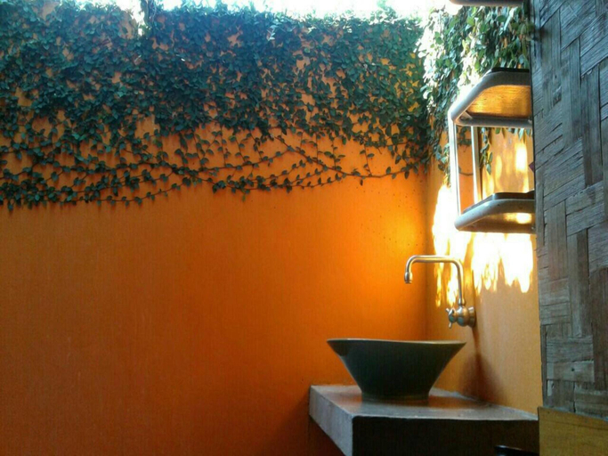 Bathroom, Vimarnkiri Resort, Pai