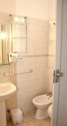 Bathroom 5, Bed and Breakfast L'Aranceto, Brindisi