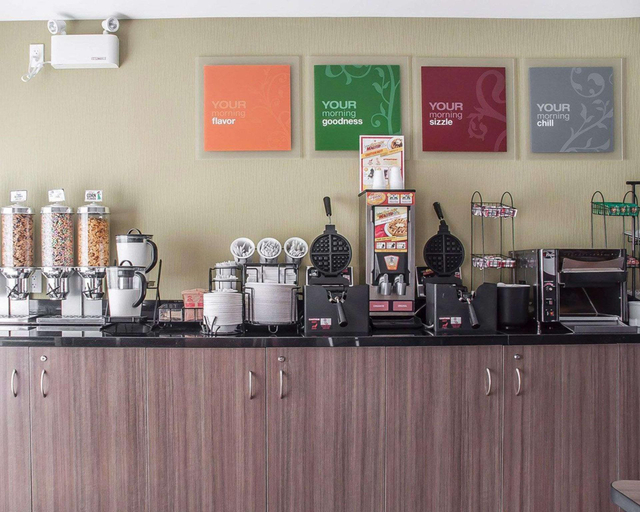 Food & Drinks 5, Comfort Inn Orillia, Simcoe