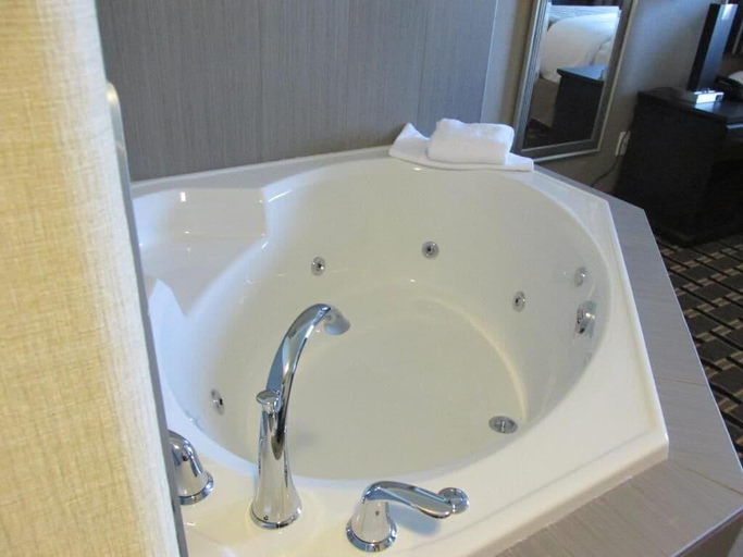 Bathroom 4, Sigma Inn & Suites Melville, Division No. 5