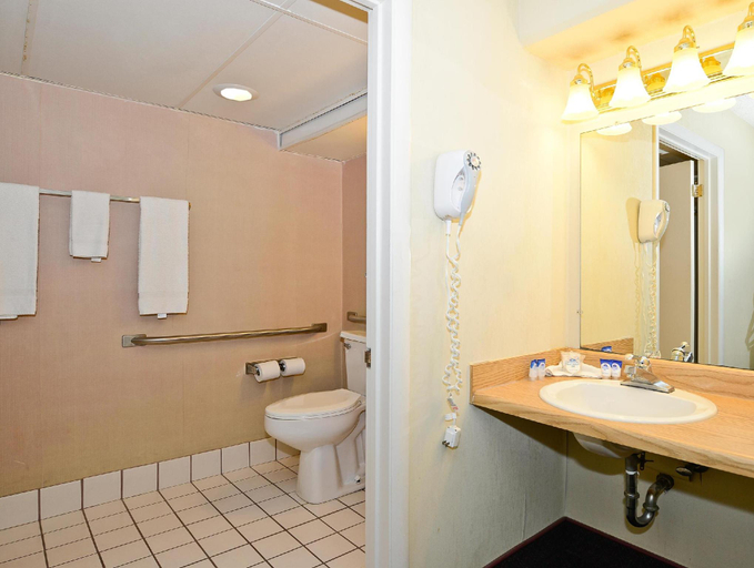 Bathroom 4, Twin City Inn & Suites Benton Harbor - St. Joseph, Berrien