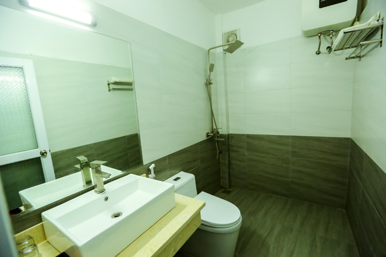 Bathroom 5, Viet Huong Hotel, Ninh Bình