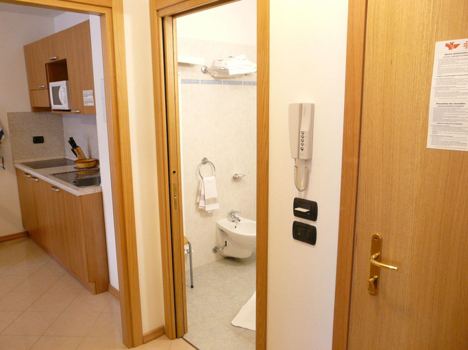 Bathroom 4, Hotel Denny, Trento