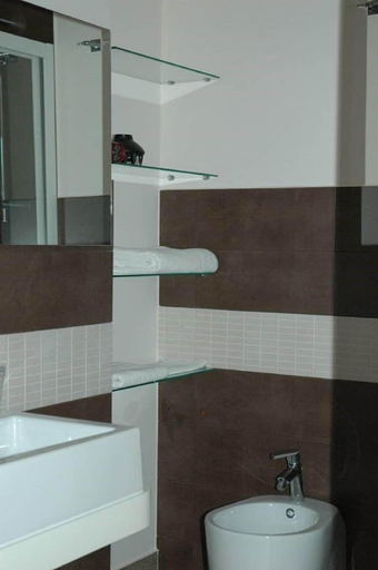 Bathroom 5, Alimede, Ragusa