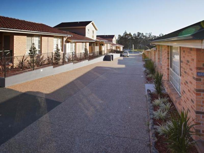 Exterior & Views 24