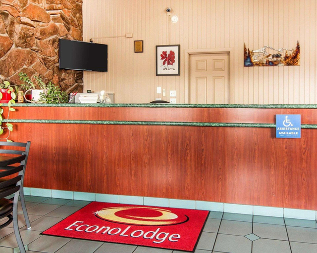 Public Area 2, Bend Inn & Suites, Deschutes