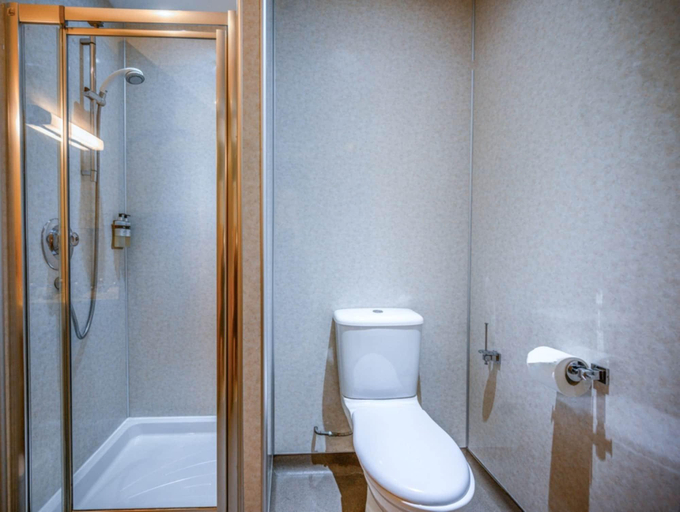 Bathroom 5, The Dunavon Hotel, Aberdeen