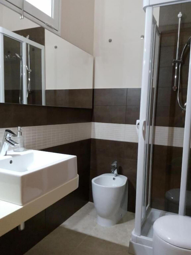 Bathroom 4, Alimede, Ragusa
