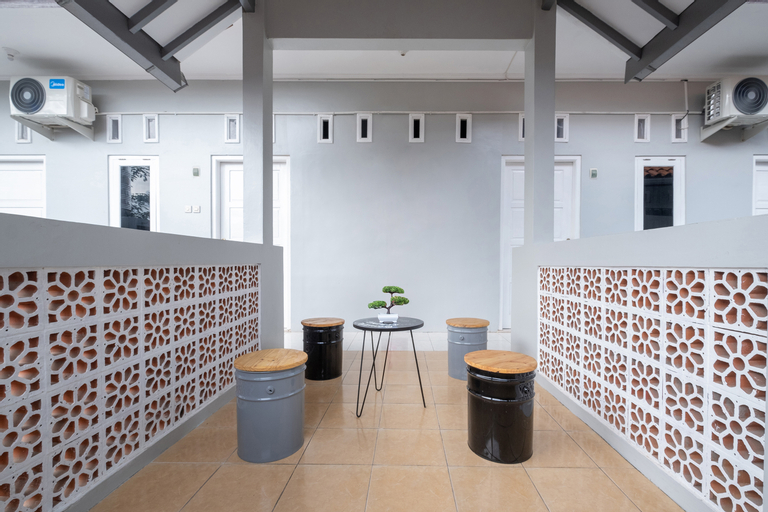 Public Area, OYO 2727 Nareswari Guest House, Magelang