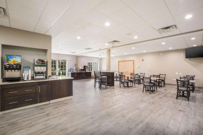 Food & Drinks 5, Quality Inn & Suites Lodi I-90, Columbia