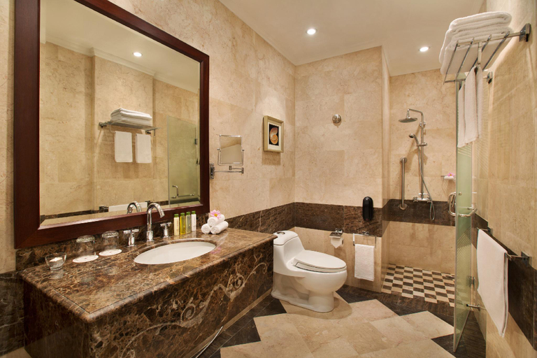 Bathroom 4, DoubleTree by Hilton Dhahran, Al Khobar