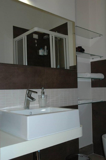 Bathroom 3, Alimede, Ragusa