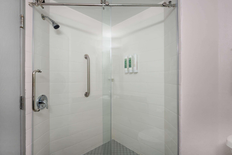 Bathroom 5, Wingate by Wyndham Horn Lake Southaven, Desoto