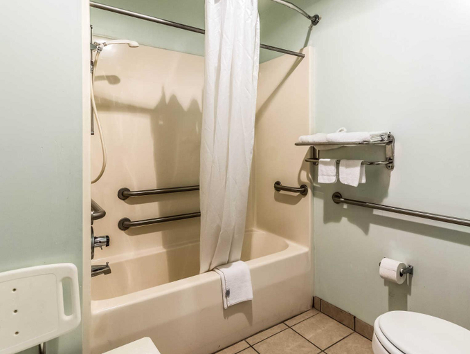 Bathroom 4, Rodeway Inn Lexington West, Henderson