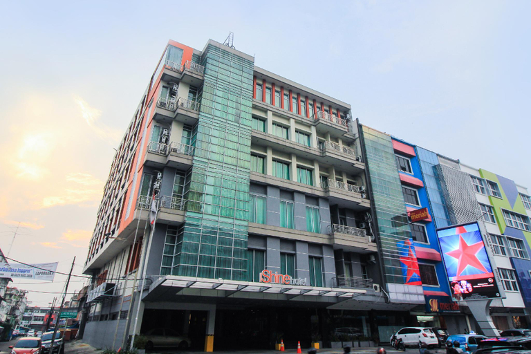 Exterior & Views 1, OYO 1729 I-shine Hotel, Pekanbaru