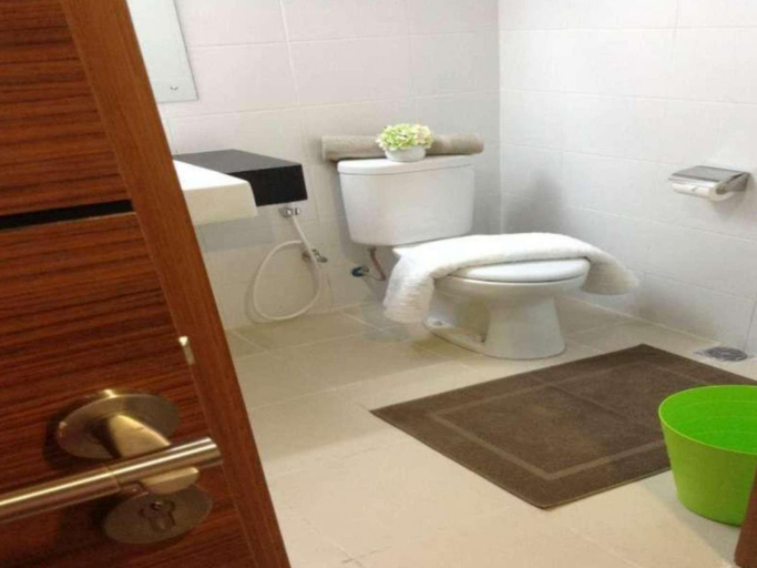 Bathroom 3, Beverly Dago Apartment, Bandung
