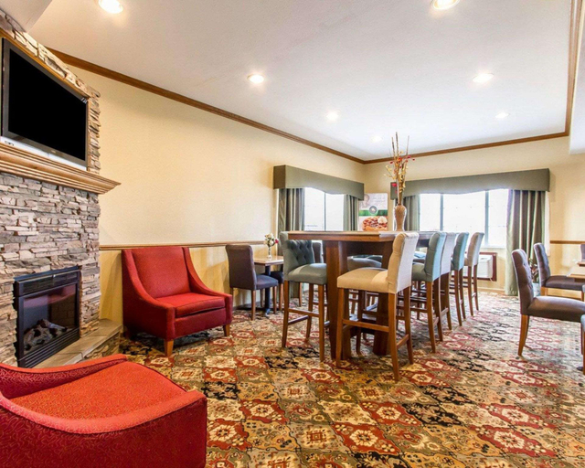 Public Area 2, Quality Inn Pontiac, Livingston