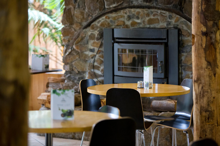 Public Area, Tullah Lakeside Lodge, West Coast