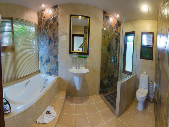 Bathroom 4, Golden Pine Resort and Spa, Muang Chiang Rai