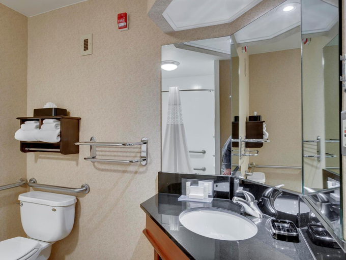 Bathroom 4, Wingate by Wyndham Cranberry, Butler