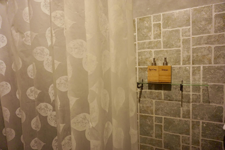 Bathroom 4, Lom La Lanta Hotel, Ko Lanta